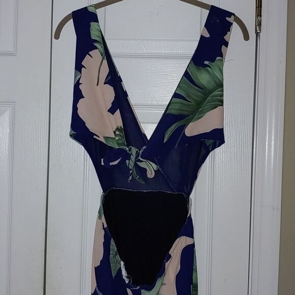 Latiste  by Amy Navy green cream floral halter open back maxi dress Sz M - Picture 7 of 9